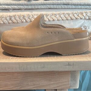 Reef Light taupe Suede Clogs